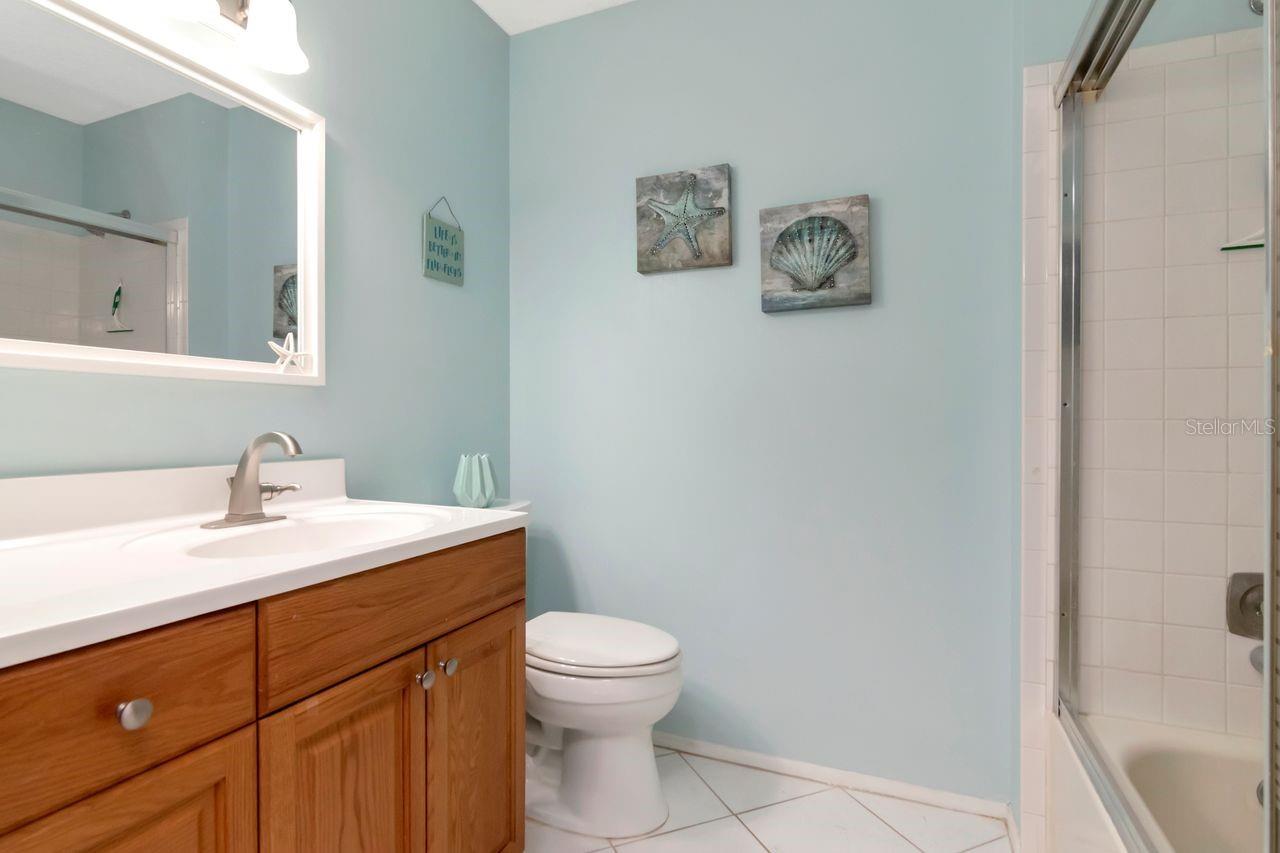 Guest Bathroom with Tub/Shower