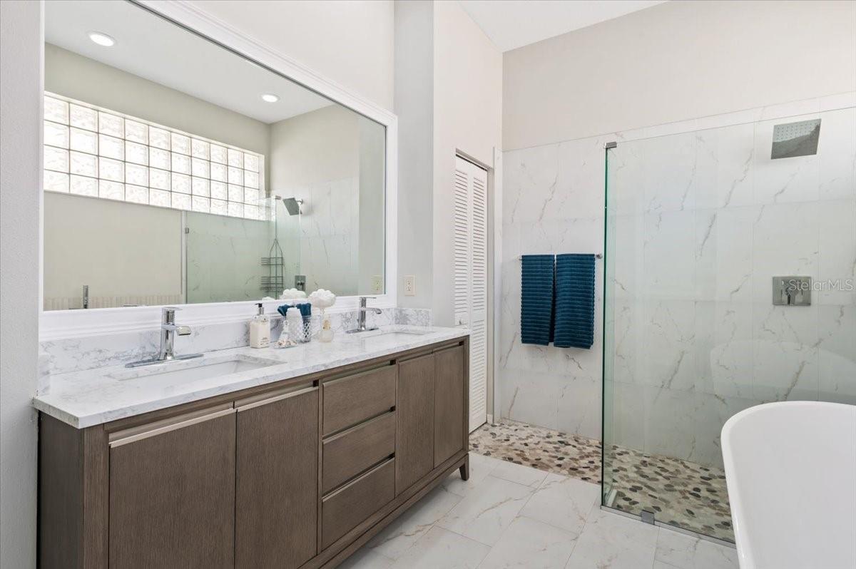 700 SILK OAK DR, VENICE, FL, 34293