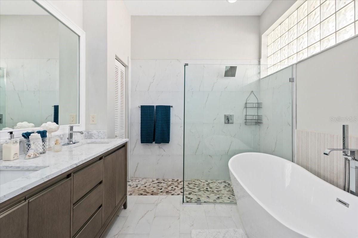 700 SILK OAK DR, VENICE, FL, 34293