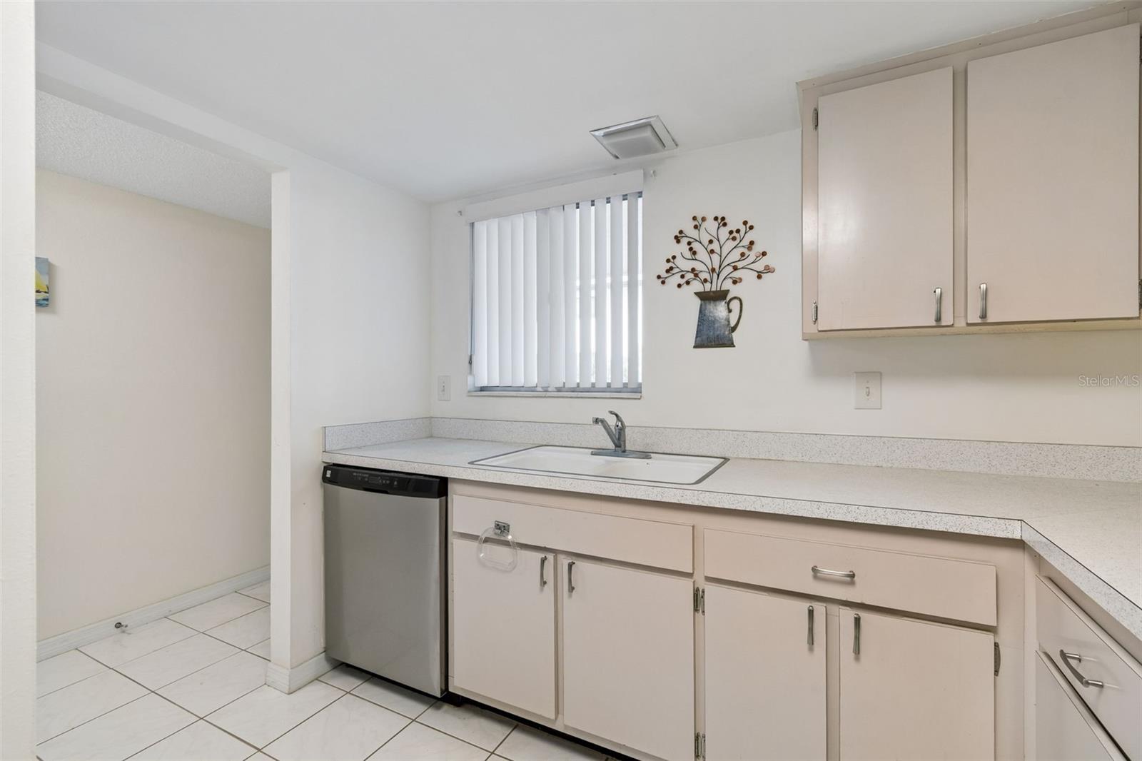 2944 W BAY DR #106, BELLEAIR BLUFFS, FL, 33770