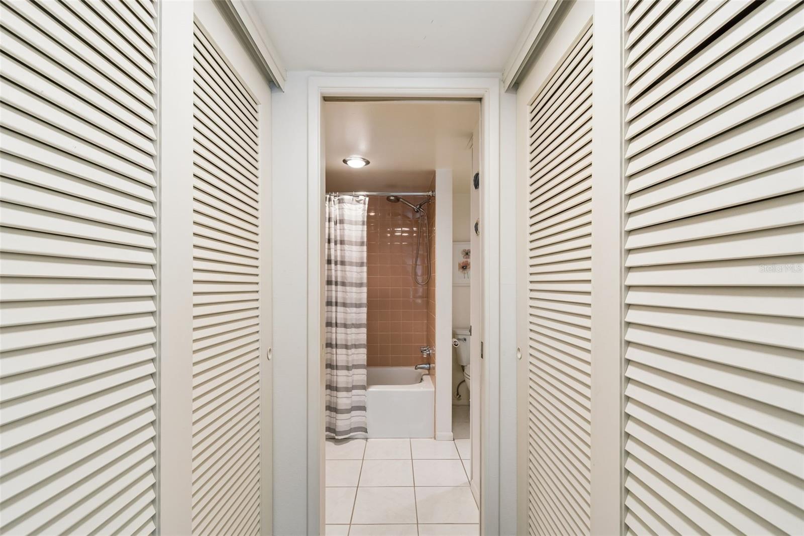 2944 W BAY DR #106, BELLEAIR BLUFFS, FL, 33770