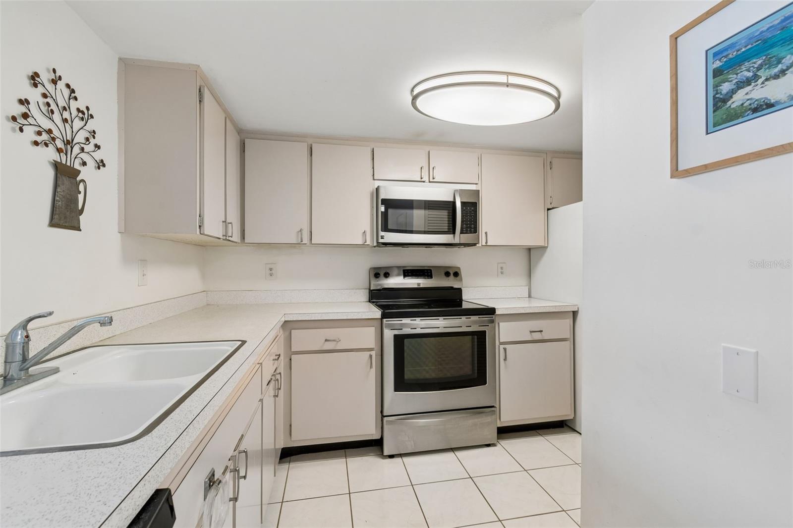 2944 W BAY DR #106, BELLEAIR BLUFFS, FL, 33770