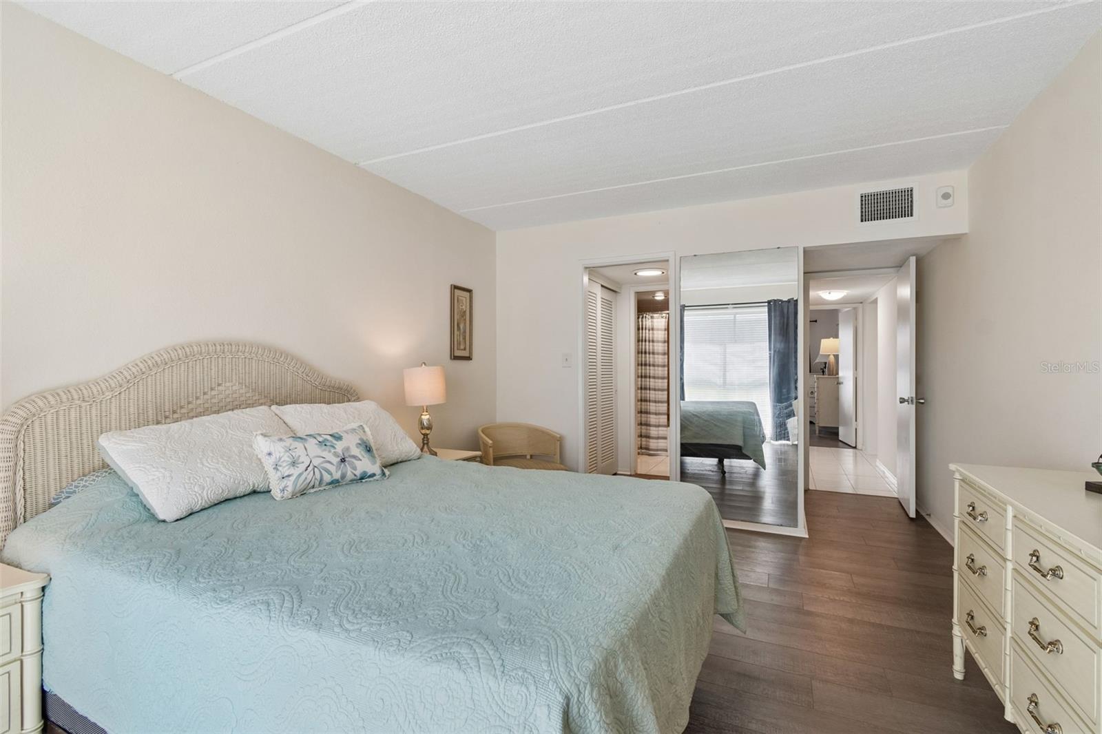 2944 W BAY DR #106, BELLEAIR BLUFFS, FL, 33770