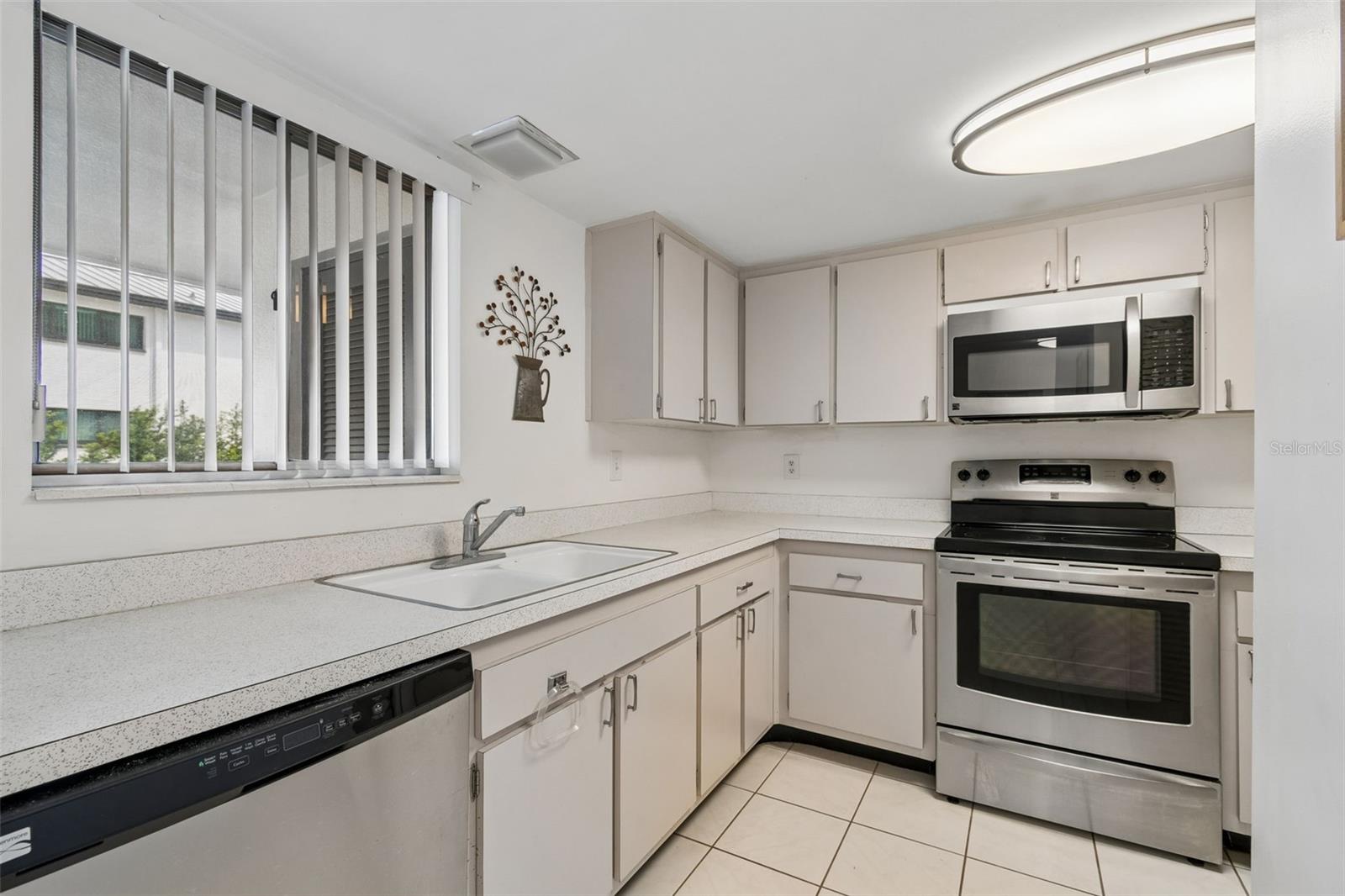 2944 W BAY DR #106, BELLEAIR BLUFFS, FL, 33770