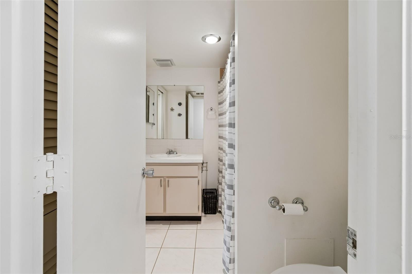 2944 W BAY DR #106, BELLEAIR BLUFFS, FL, 33770
