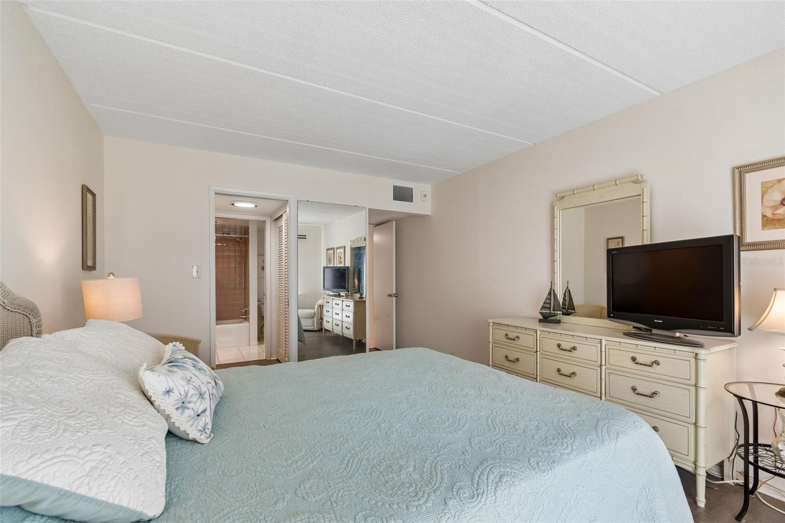 2944 W BAY DR #106, BELLEAIR BLUFFS, FL, 33770