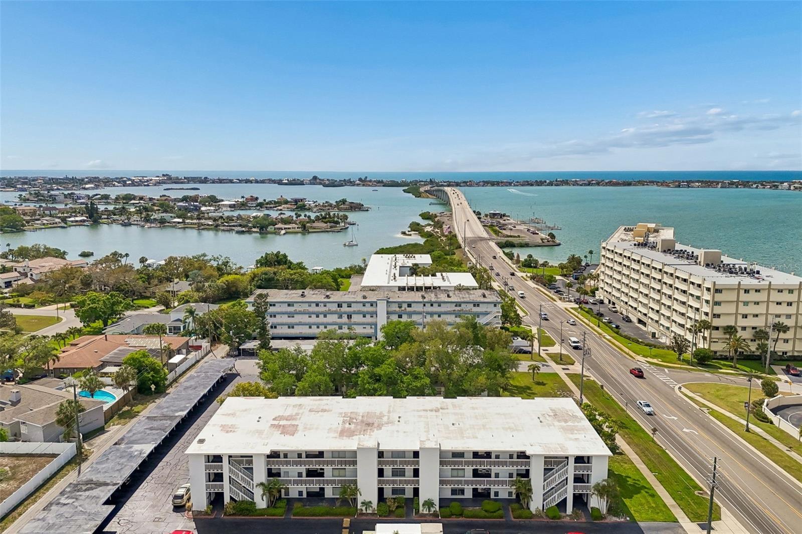 2944 W BAY DR #106, BELLEAIR BLUFFS, FL, 33770