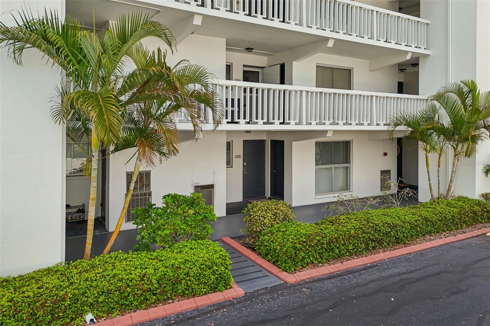 2944 W BAY DR #106, BELLEAIR BLUFFS, FL, 33770