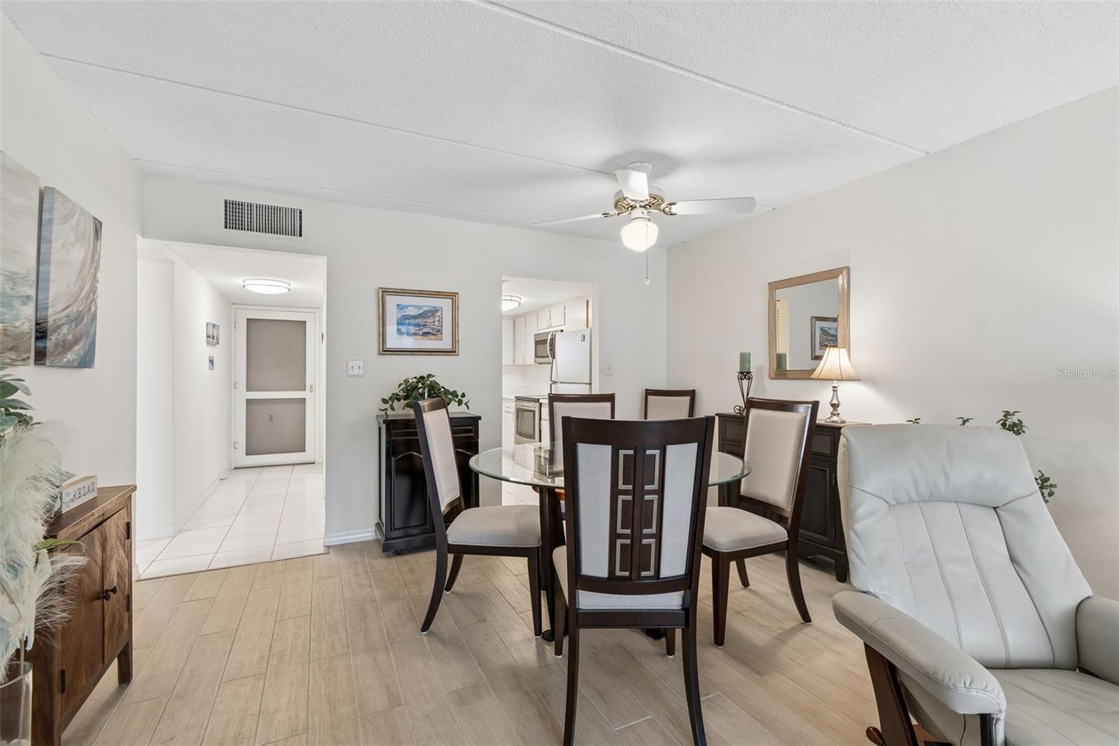 2944 W BAY DR #106, BELLEAIR BLUFFS, FL, 33770