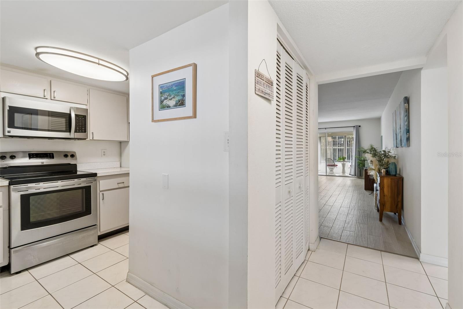 2944 W BAY DR #106, BELLEAIR BLUFFS, FL, 33770