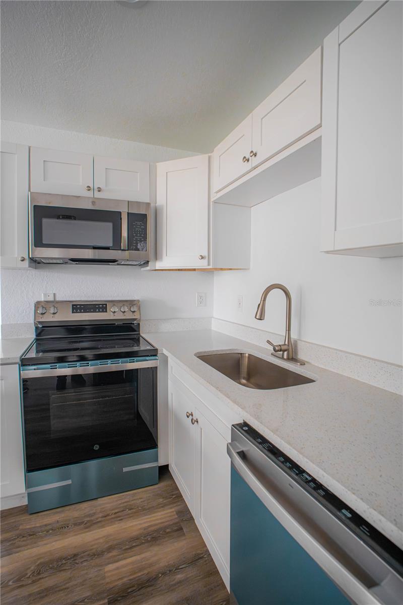 549 LAKEMONT AVE NW, PORT CHARLOTTE, FL, 33952