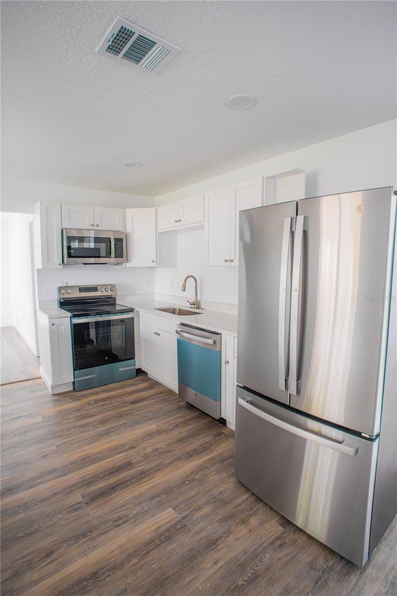 549 LAKEMONT AVE NW, PORT CHARLOTTE, FL, 33952