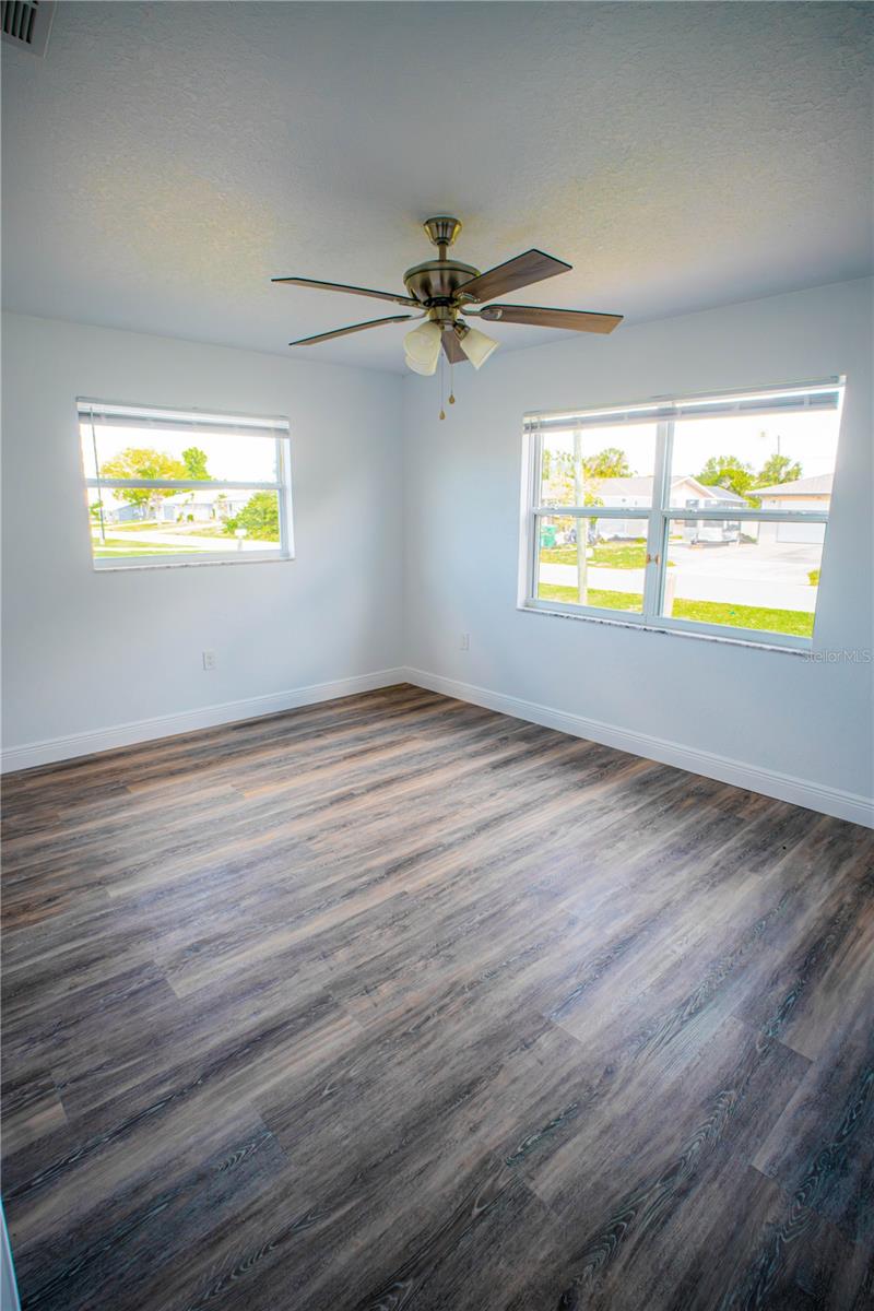 549 LAKEMONT AVE NW, PORT CHARLOTTE, FL, 33952
