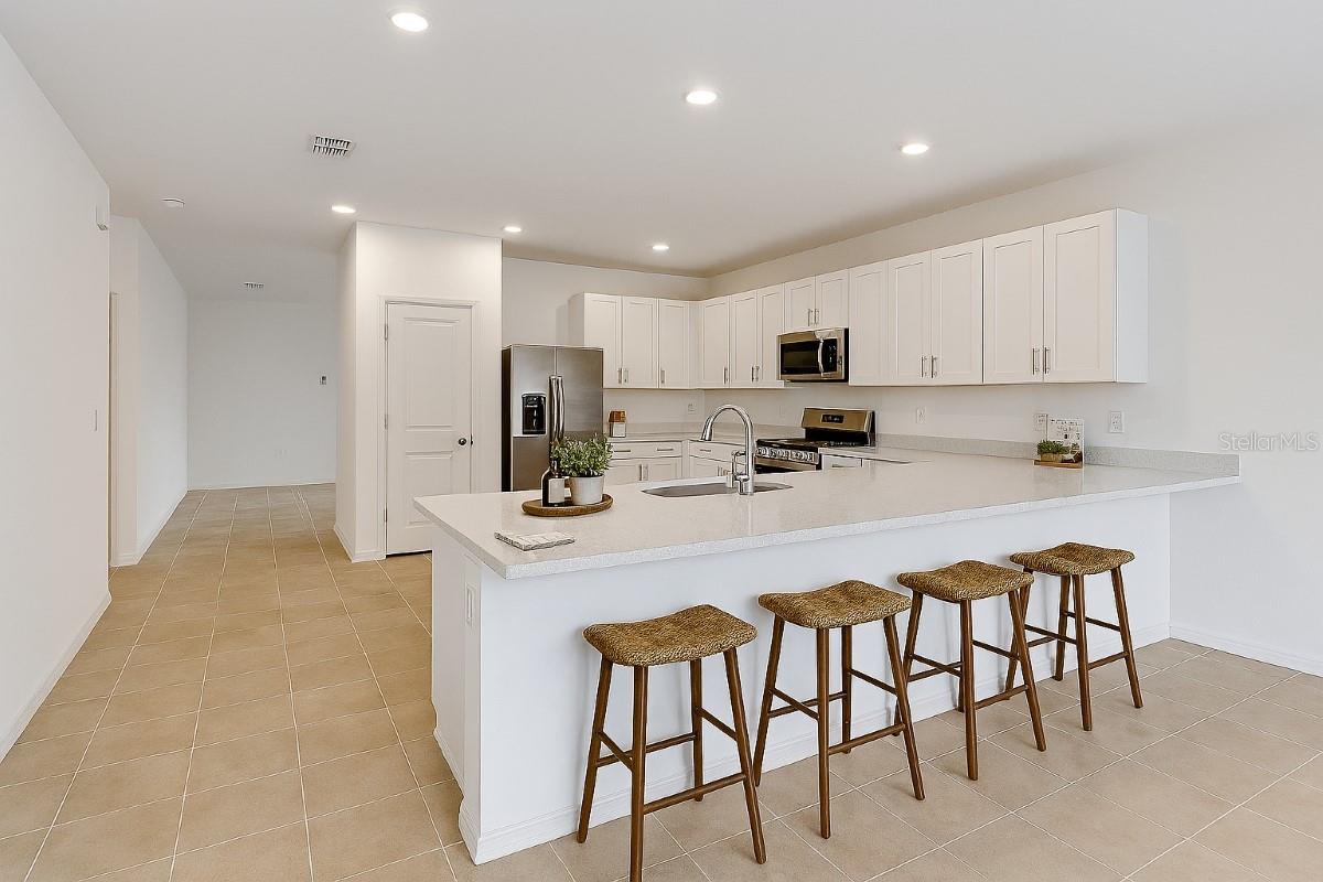 370 CORNERSTONE DR, GROVELAND, FL, 34736