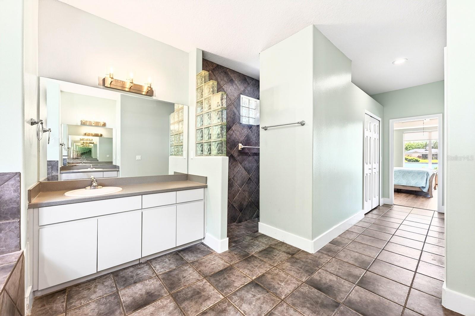 1047 WILLA LAKE CIR, OVIEDO, FL, 32765