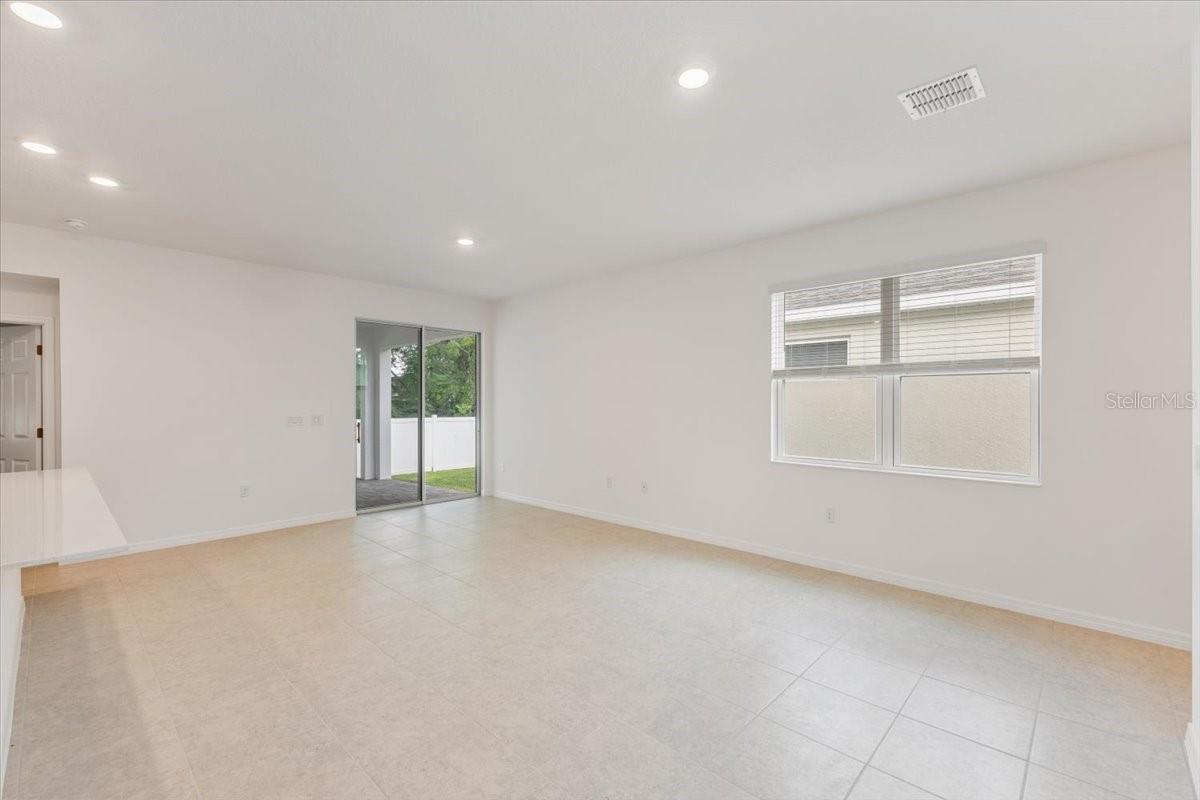 243 FREDERICKSBURG AVE, ORANGE CITY, FL, 32763