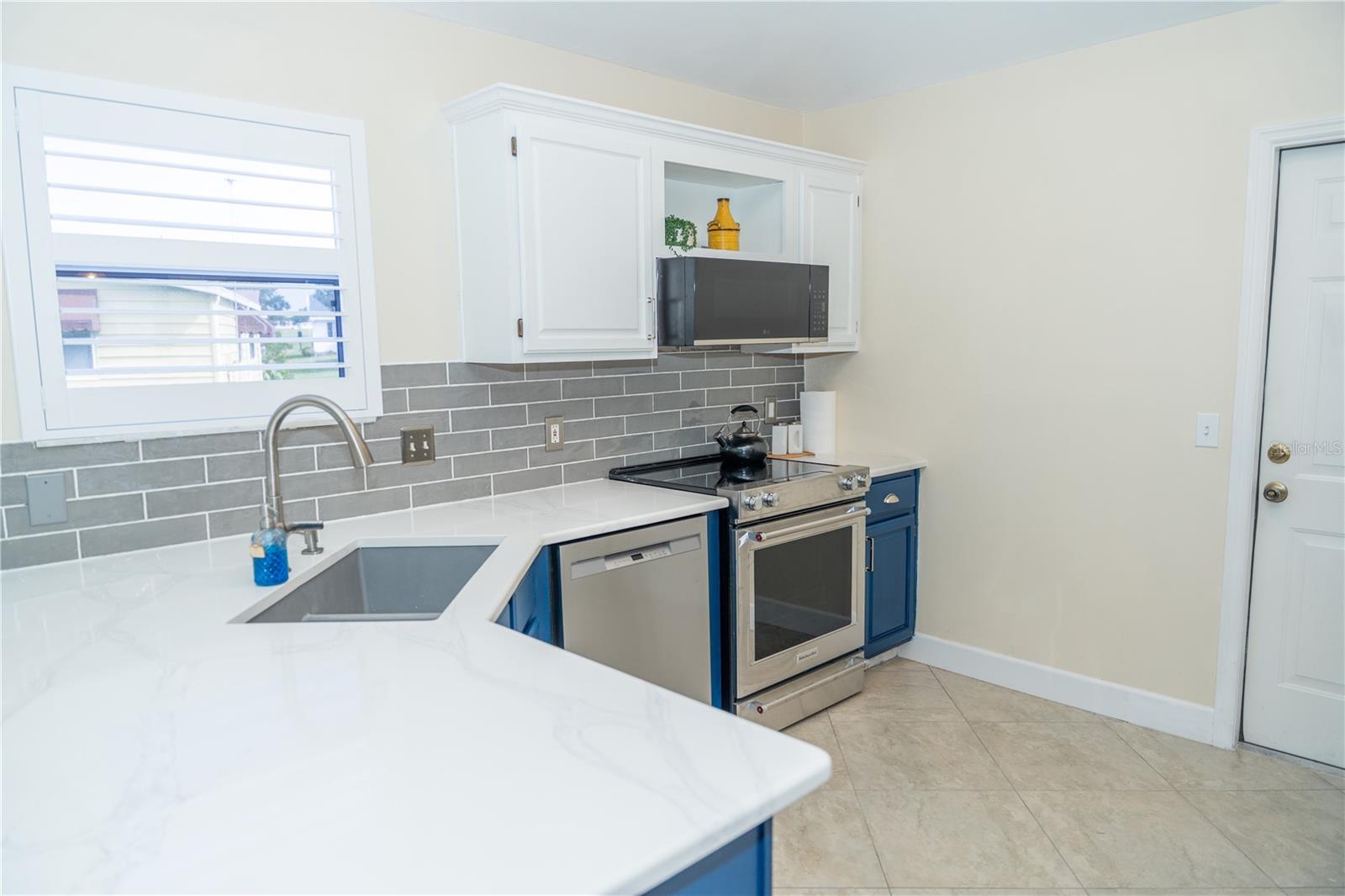 714 BAYHILL CT, LADY LAKE, FL, 32159
