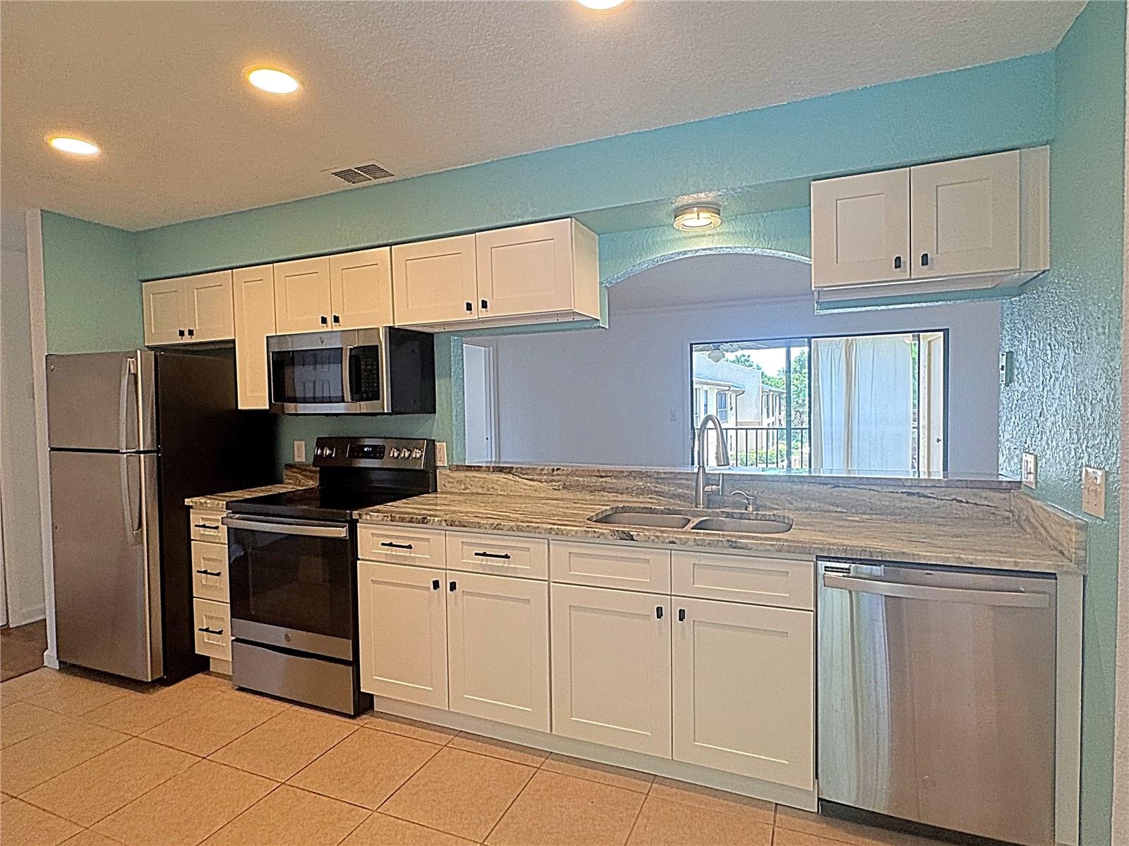 12261 SAILWINDS DR #203, LARGO, FL, 33773