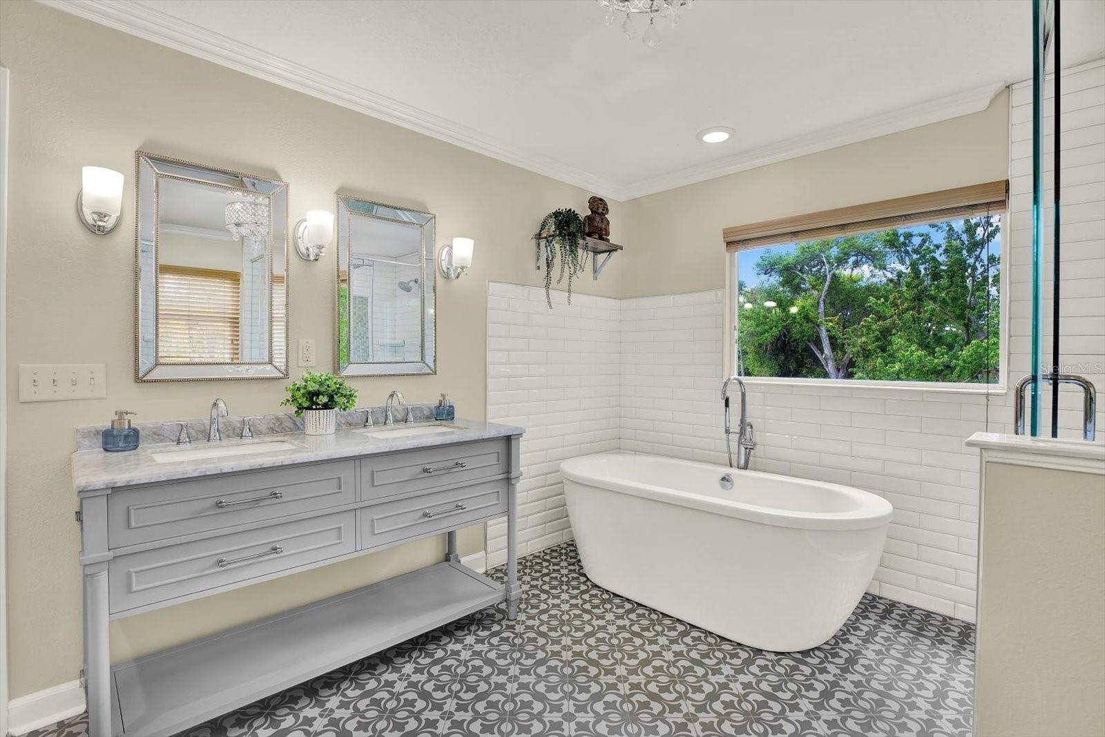 2107 W KYRA DR, TAMPA, FL, 33612