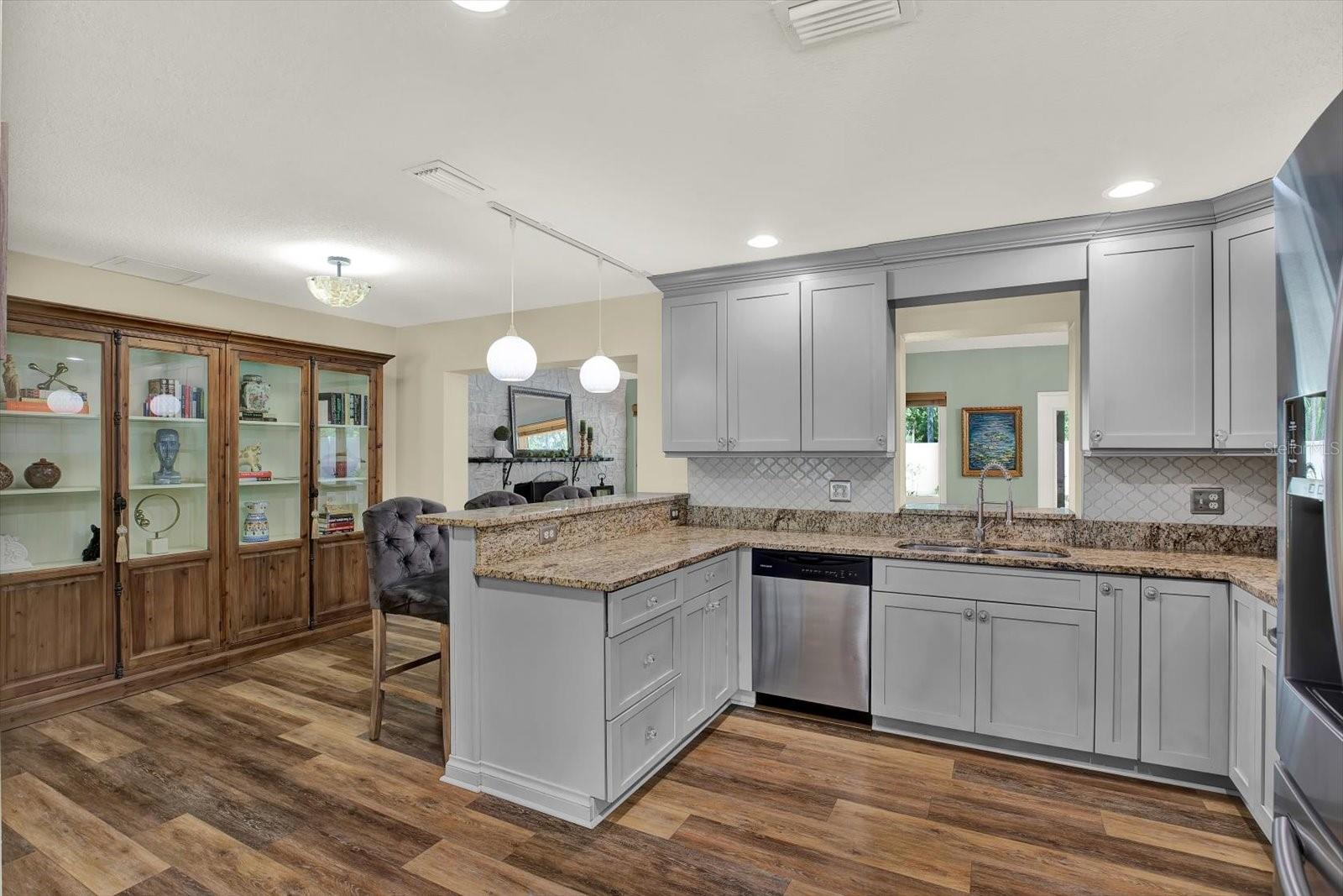 2107 W KYRA DR, TAMPA, FL, 33612