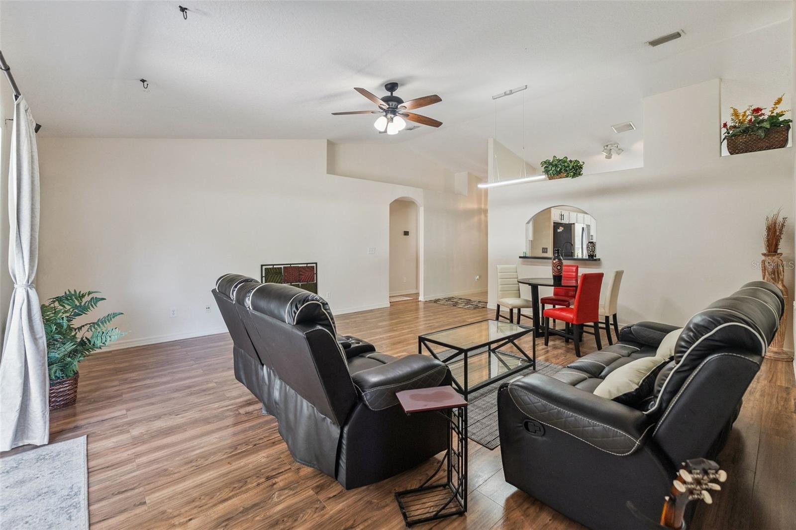 37 LINDSAY DR, PALM COAST, FL, 32137