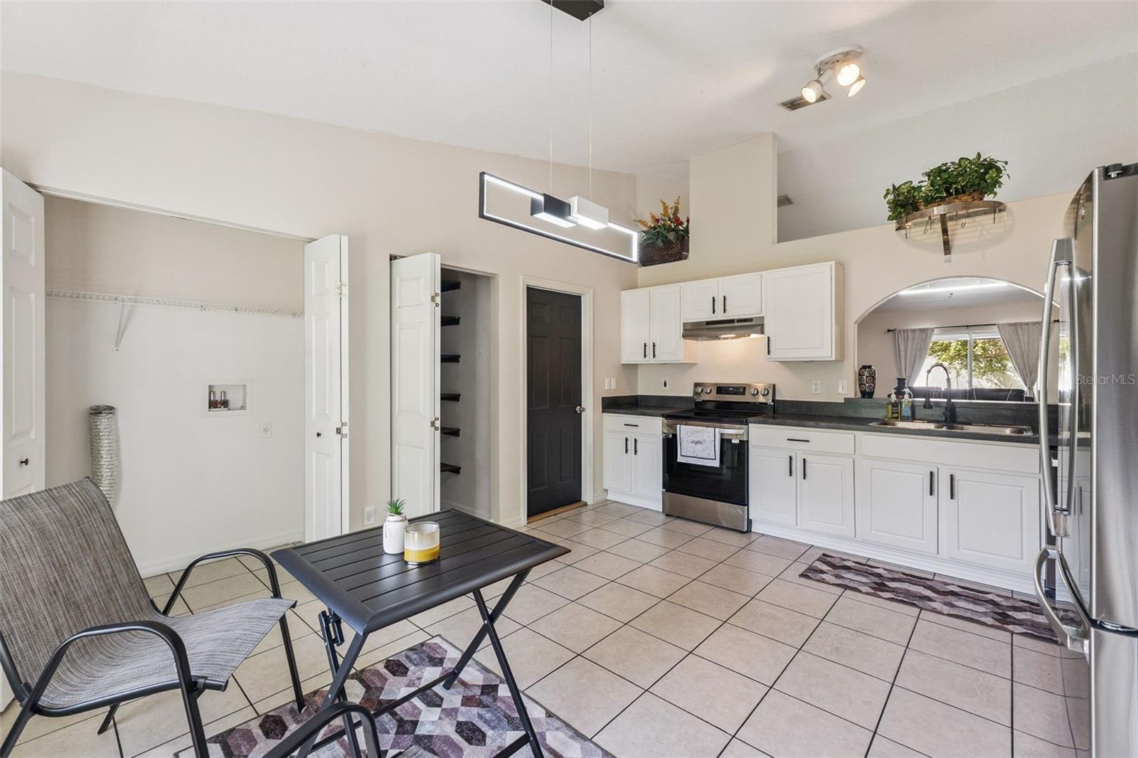 37 LINDSAY DR, PALM COAST, FL, 32137
