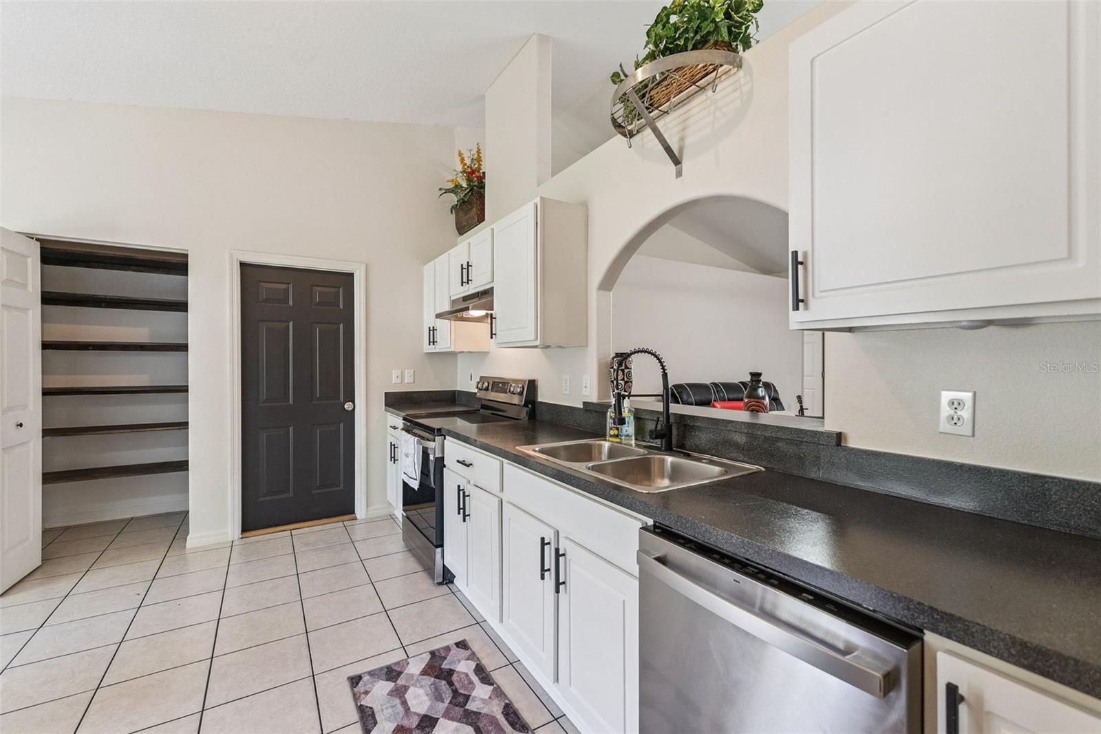 37 LINDSAY DR, PALM COAST, FL, 32137