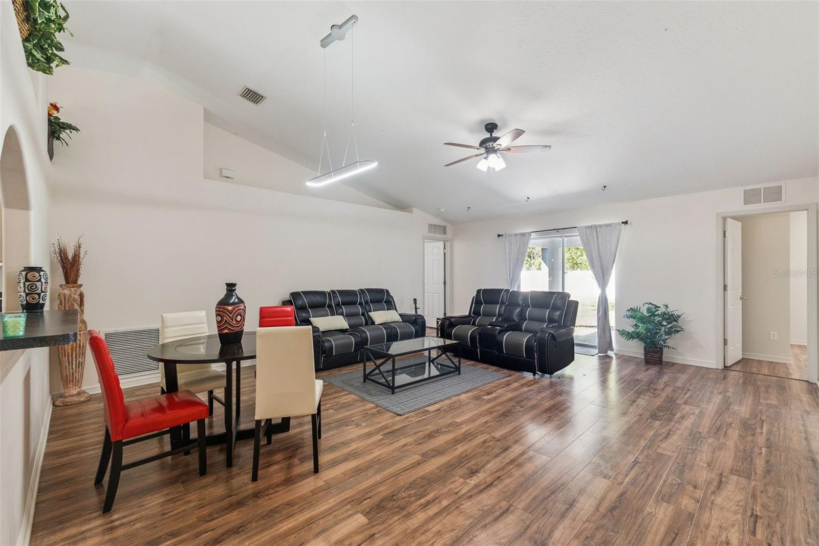 37 LINDSAY DR, PALM COAST, FL, 32137