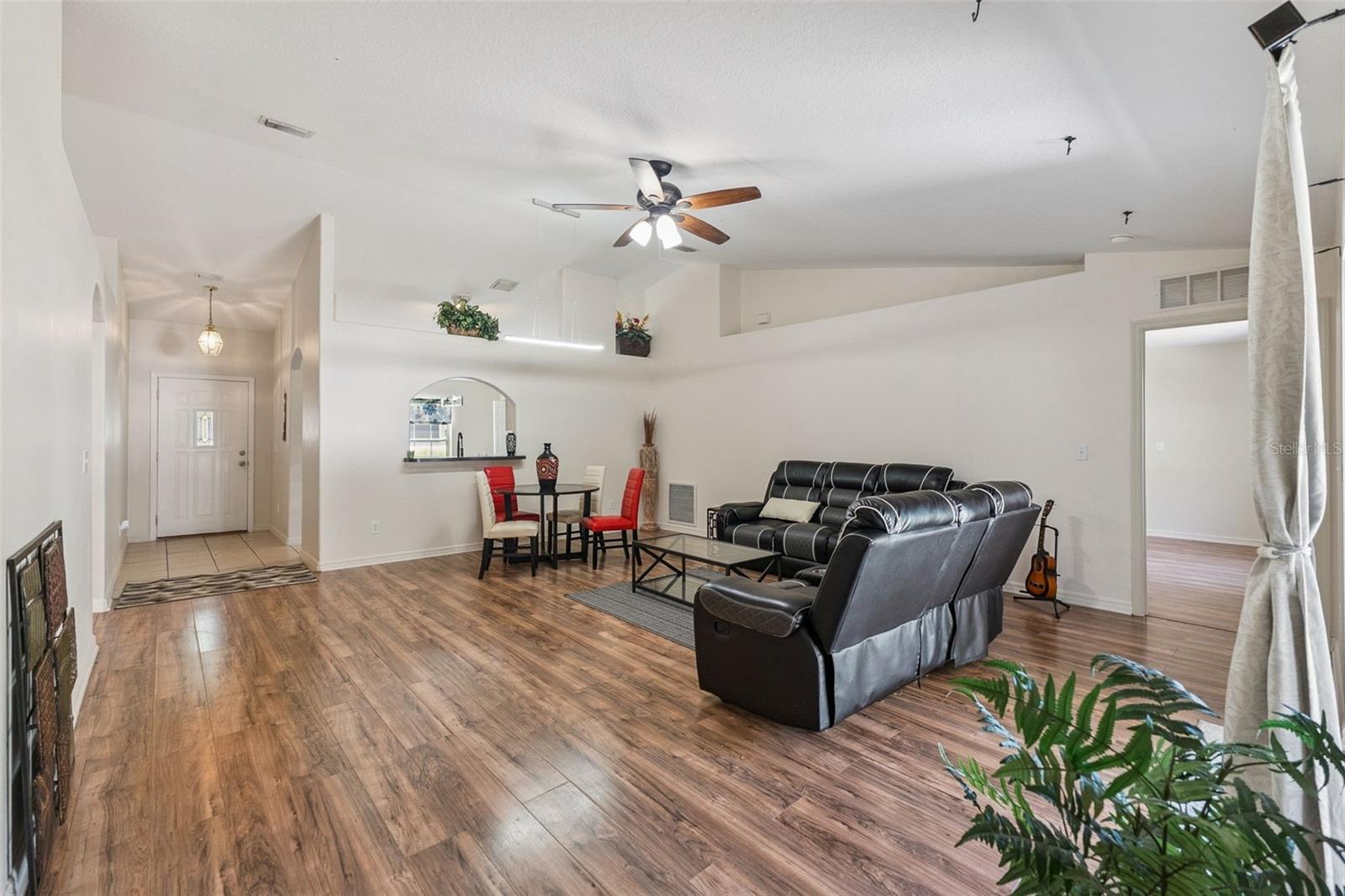 37 LINDSAY DR, PALM COAST, FL, 32137