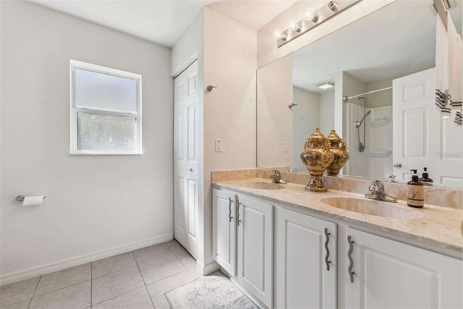 37 LINDSAY DR, PALM COAST, FL, 32137