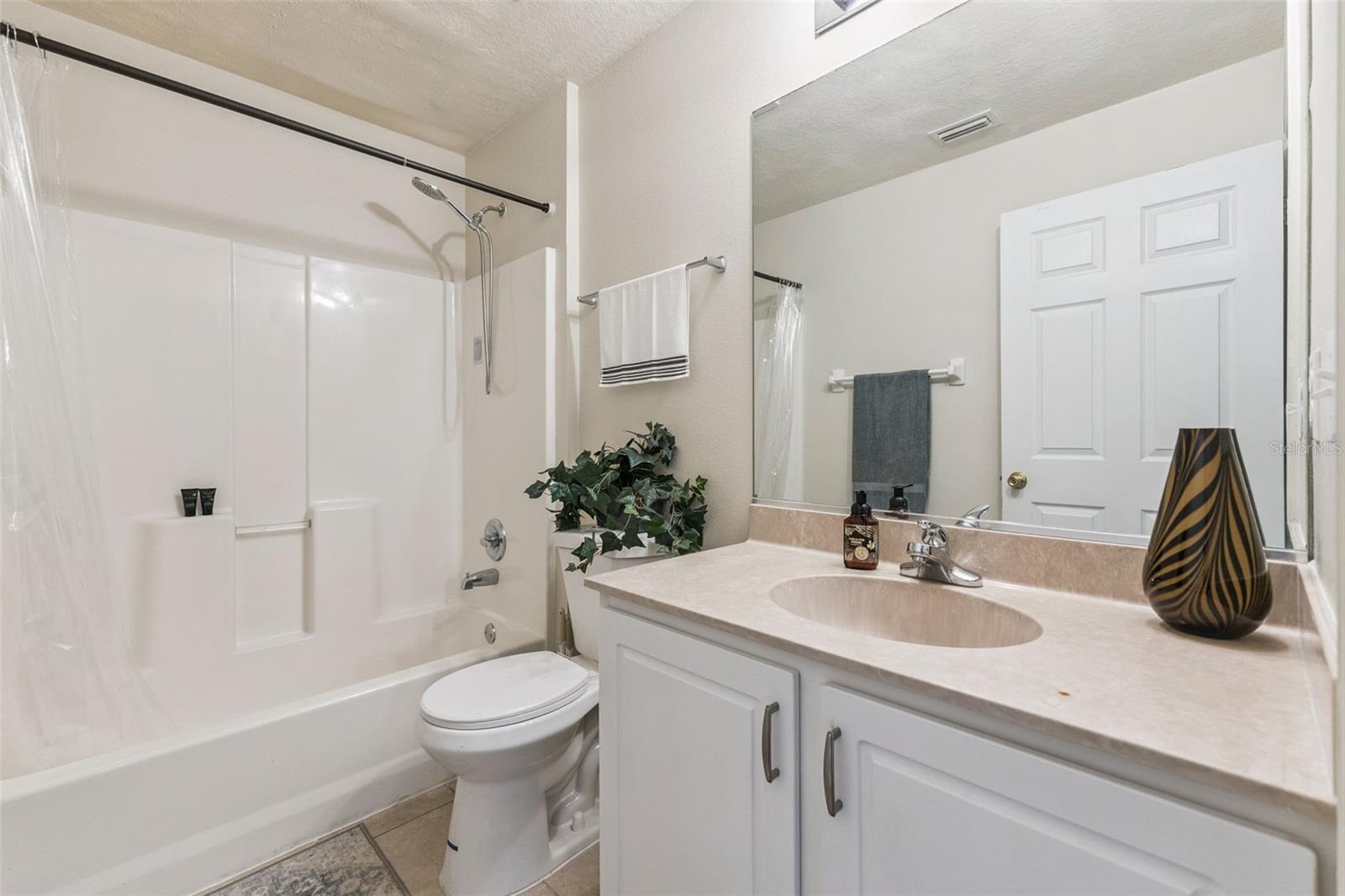 37 LINDSAY DR, PALM COAST, FL, 32137