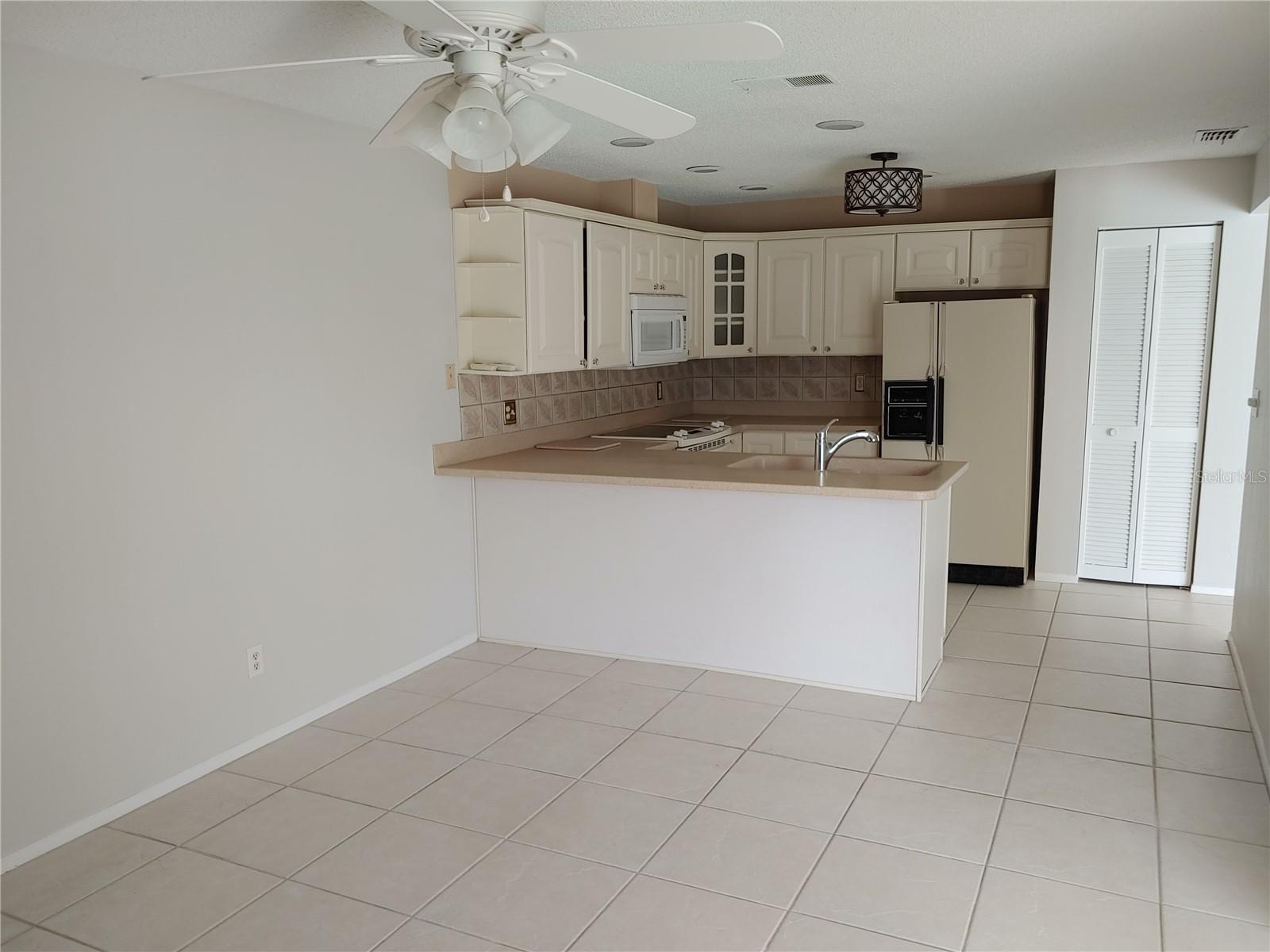 525 MORENO CIR NE, ST PETERSBURG, FL, 33703