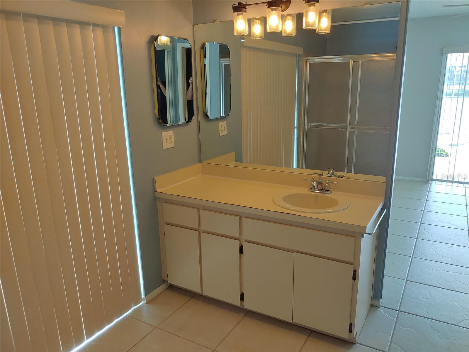 525 MORENO CIR NE, ST PETERSBURG, FL, 33703