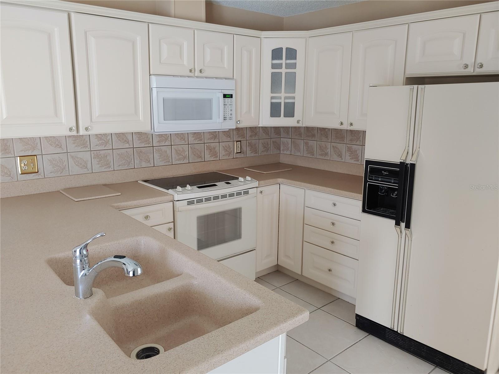 525 MORENO CIR NE, ST PETERSBURG, FL, 33703