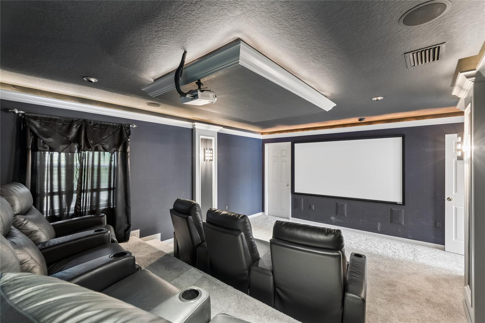 8840 CAMERON CREST DR, TAMPA, FL, 33626