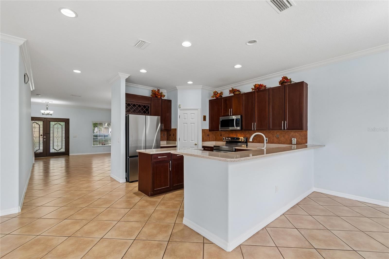 8840 CAMERON CREST DR, TAMPA, FL, 33626