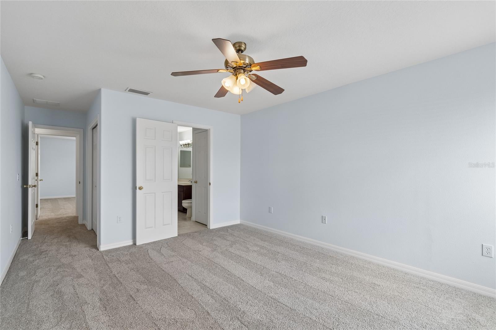 8840 CAMERON CREST DR, TAMPA, FL, 33626