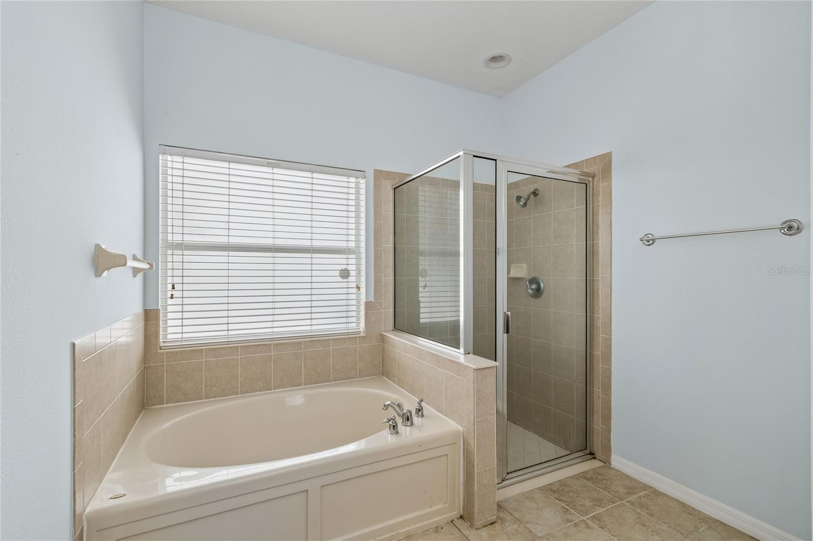 8840 CAMERON CREST DR, TAMPA, FL, 33626