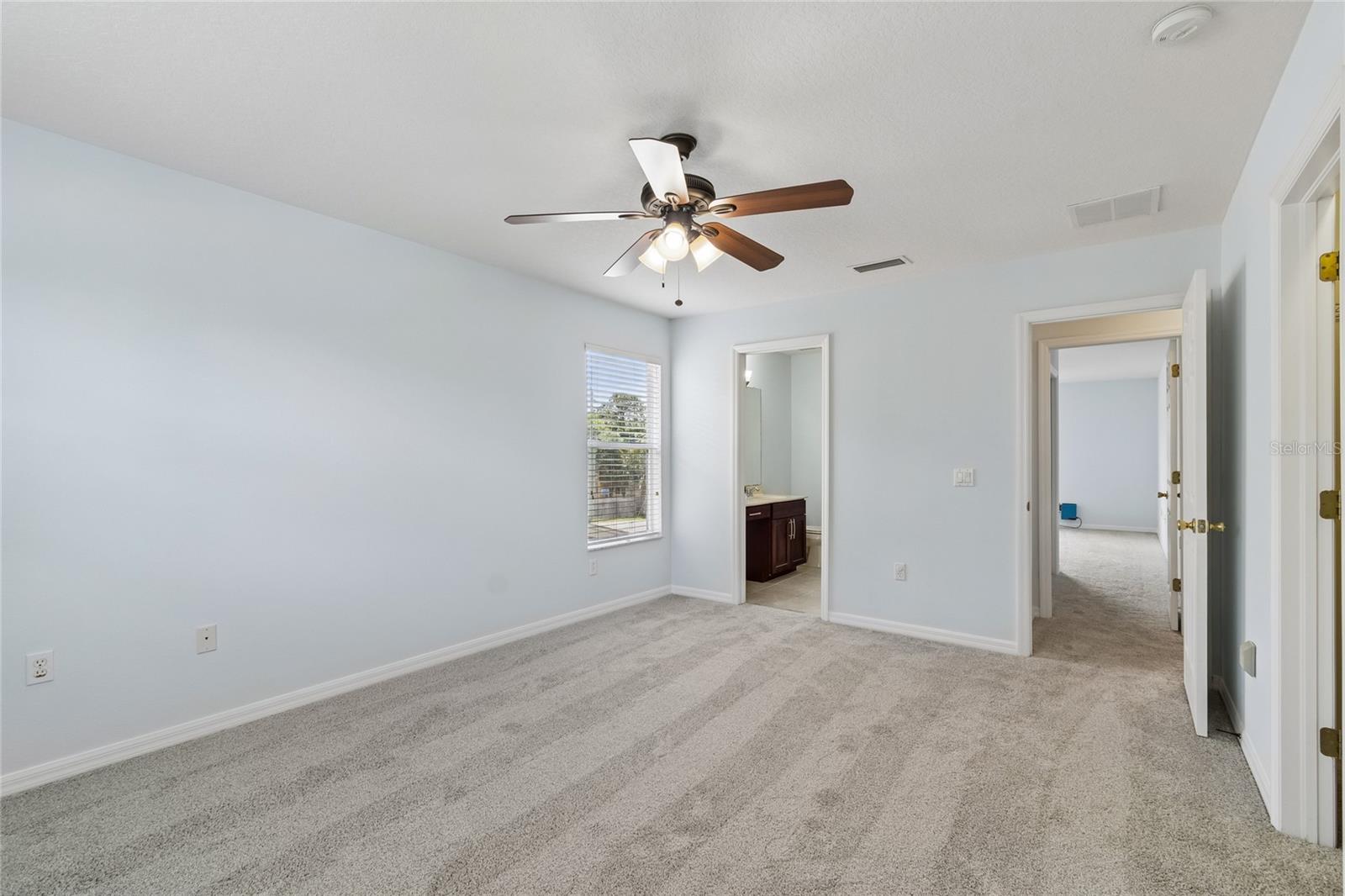 8840 CAMERON CREST DR, TAMPA, FL, 33626