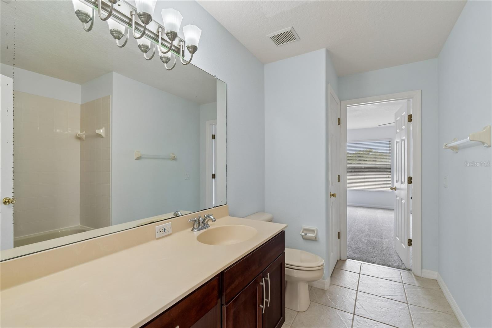 8840 CAMERON CREST DR, TAMPA, FL, 33626