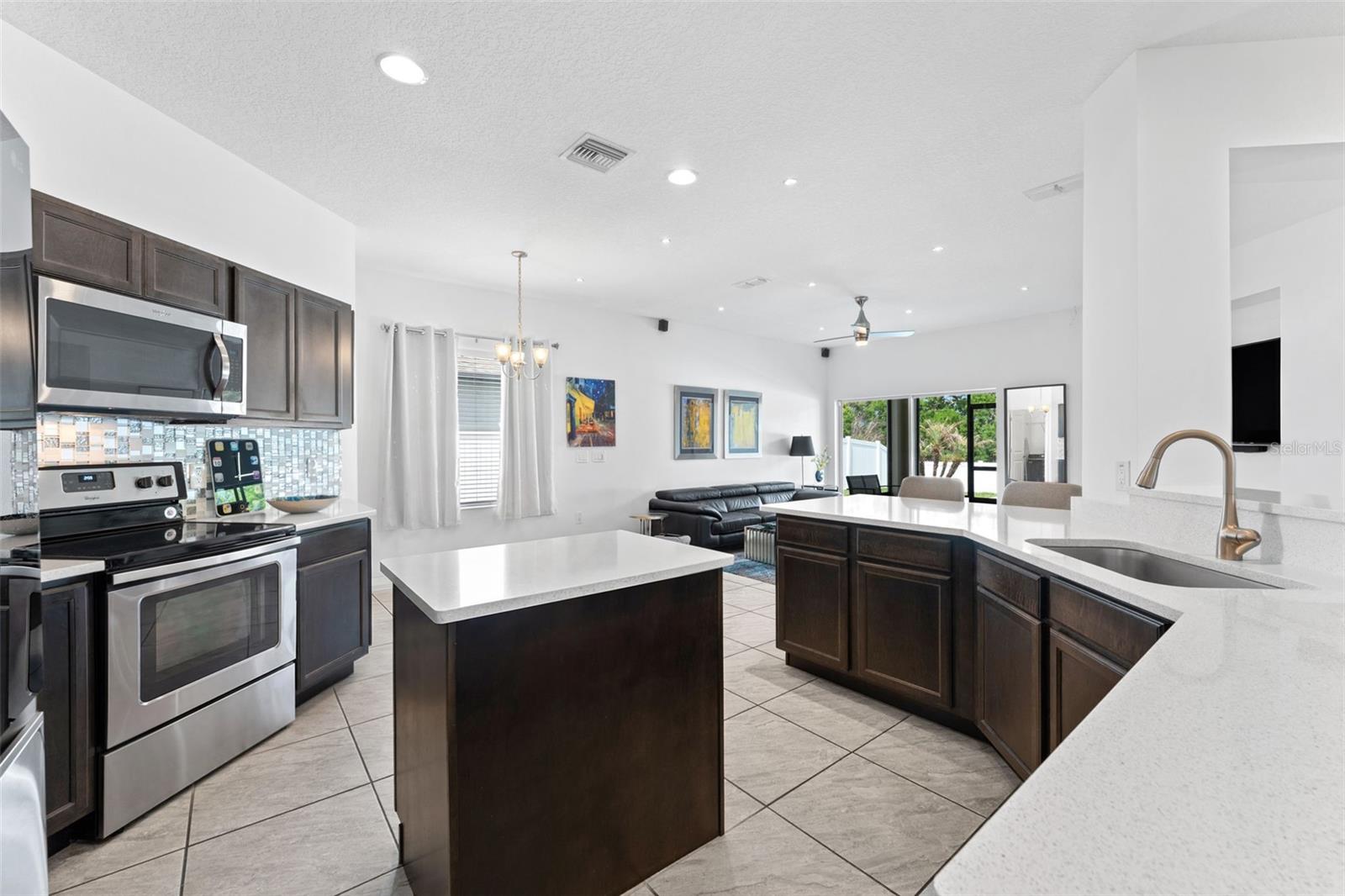 1020 KELLOGG DR, TAVARES, FL, 32778