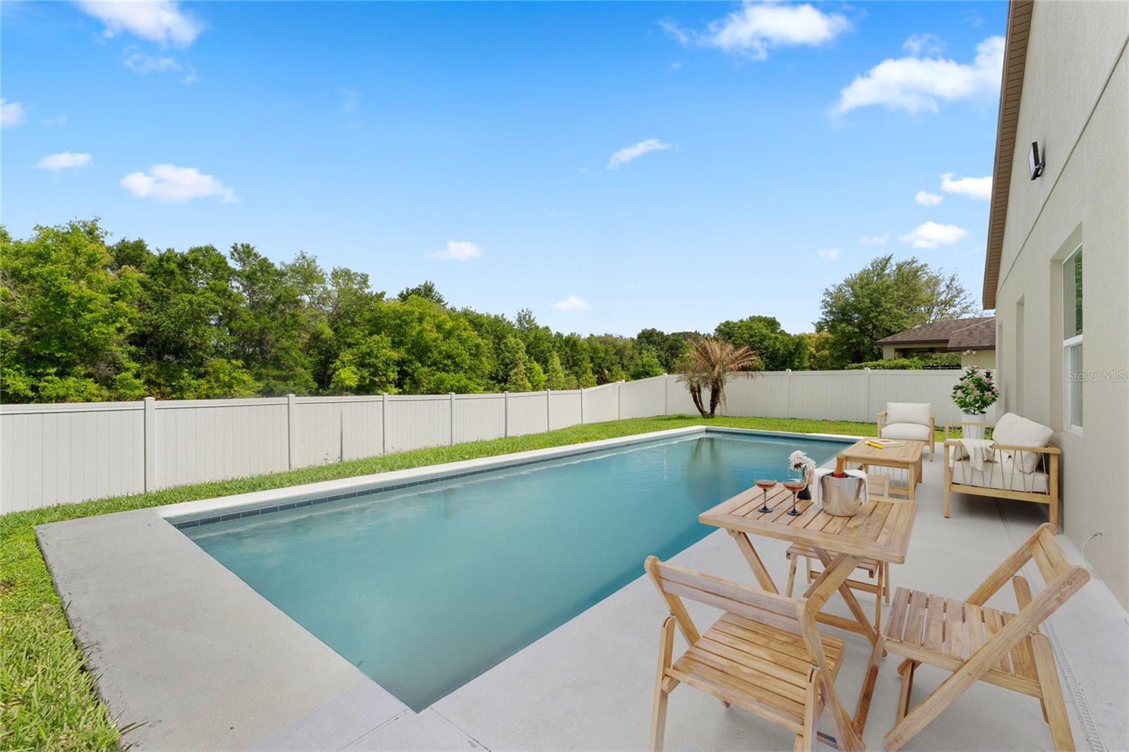 1020 KELLOGG DR, TAVARES, FL, 32778