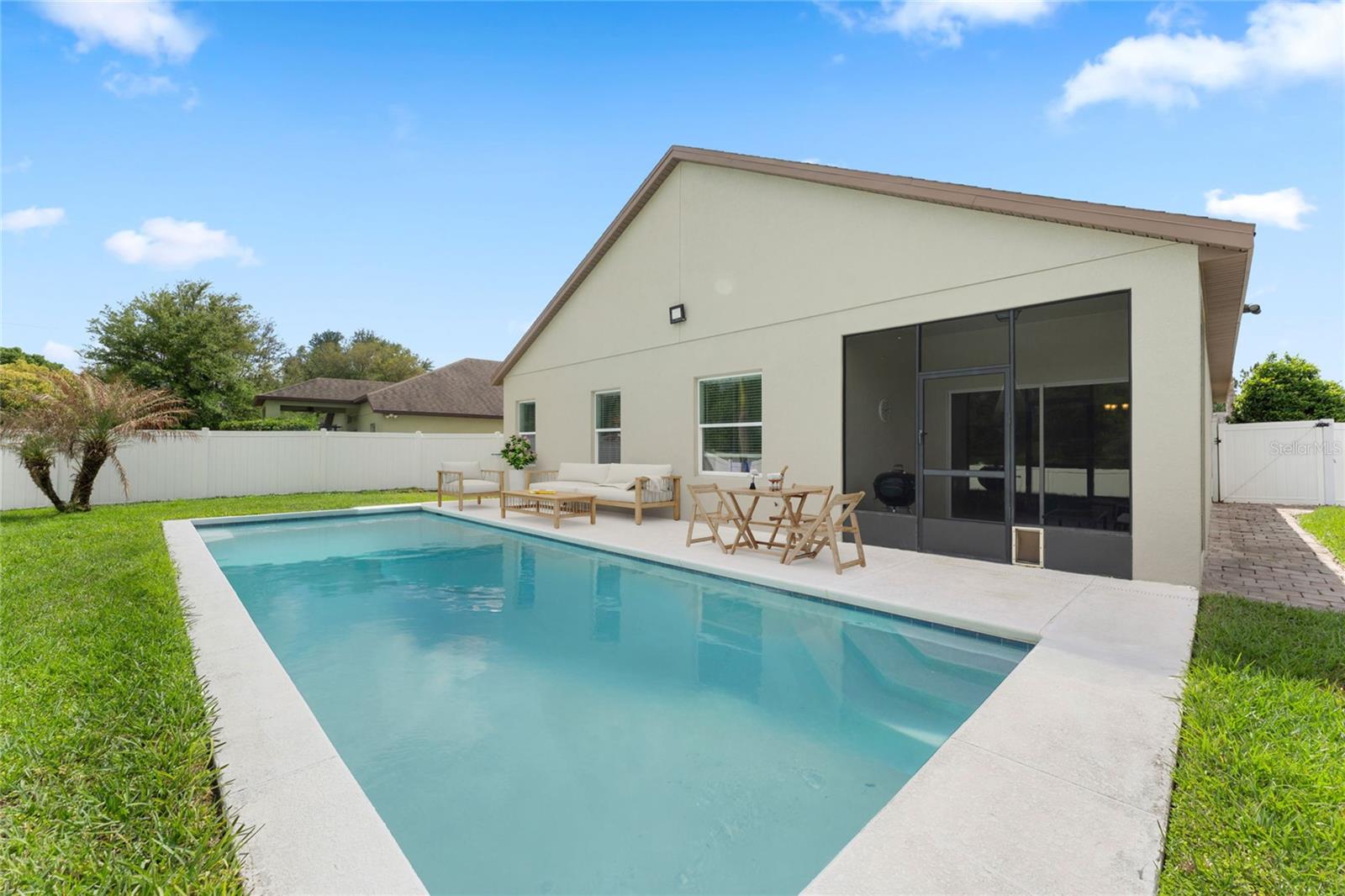 1020 KELLOGG DR, TAVARES, FL, 32778
