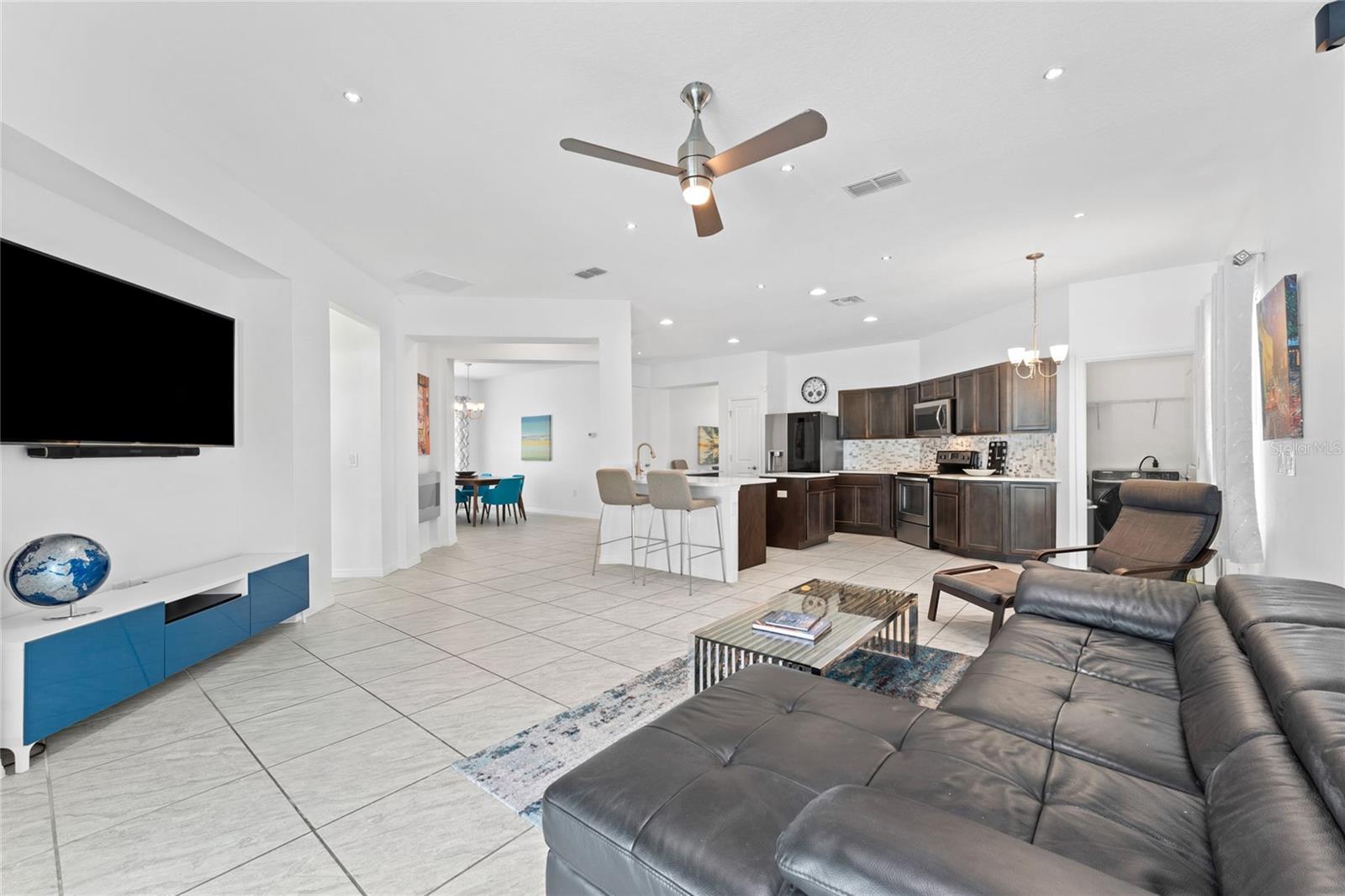 1020 KELLOGG DR, TAVARES, FL, 32778