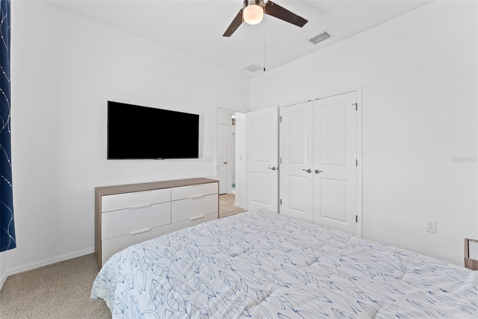 1020 KELLOGG DR, TAVARES, FL, 32778