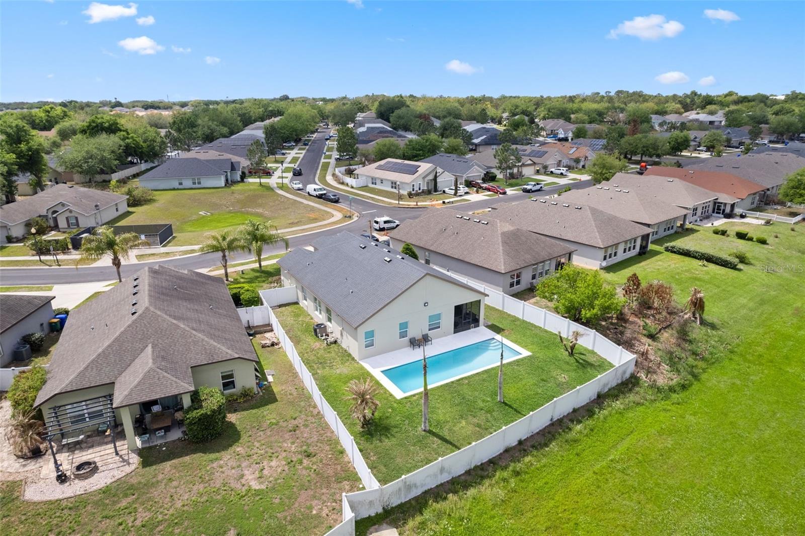 1020 KELLOGG DR, TAVARES, FL, 32778