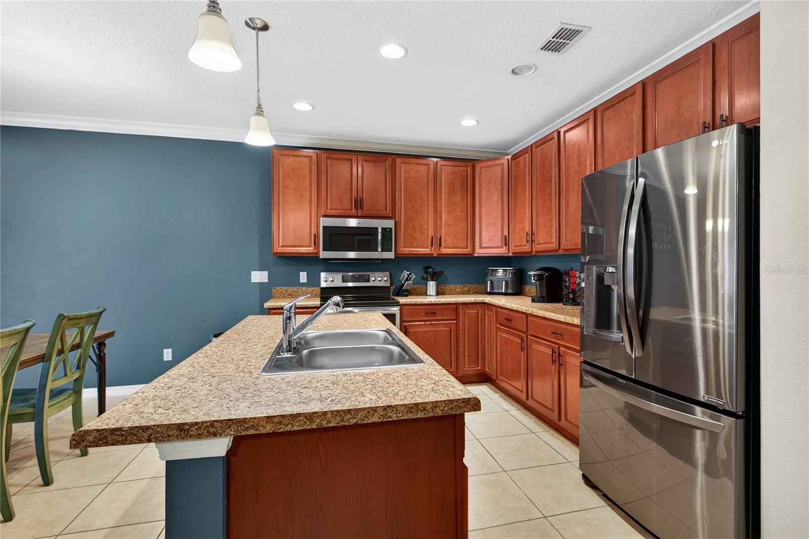 2454 NORWOOD PL, TAVARES, FL, 32778
