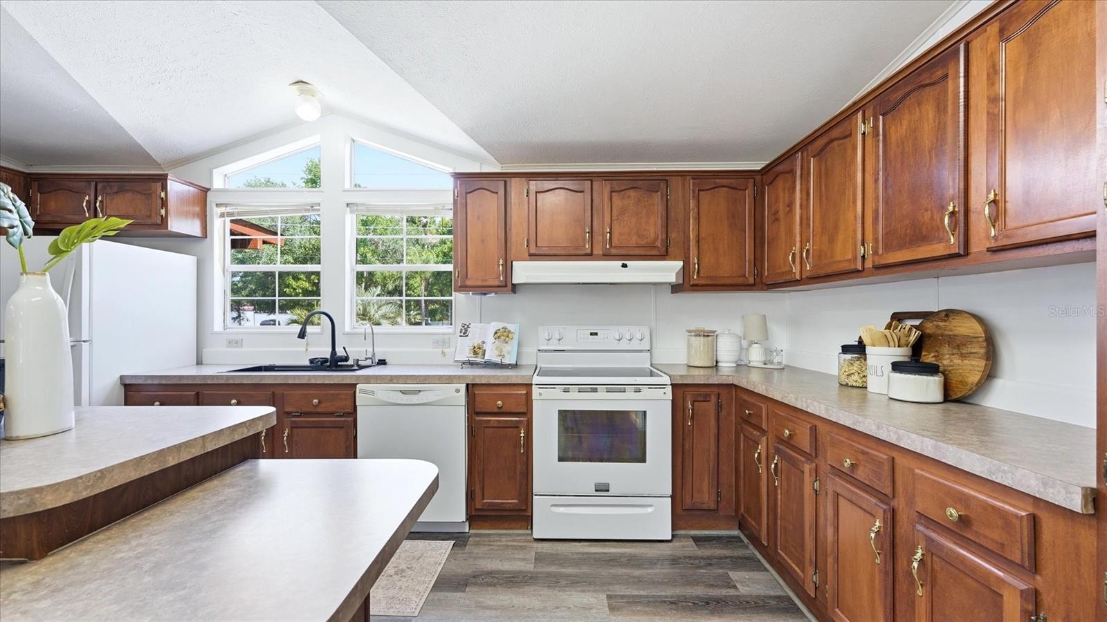 6125 SHIRLEY AVE, GIBSONTON, FL, 33534