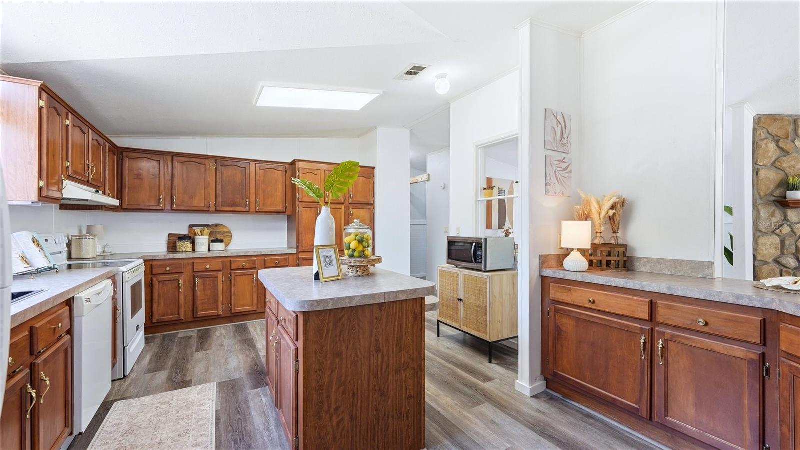 6125 SHIRLEY AVE, GIBSONTON, FL, 33534