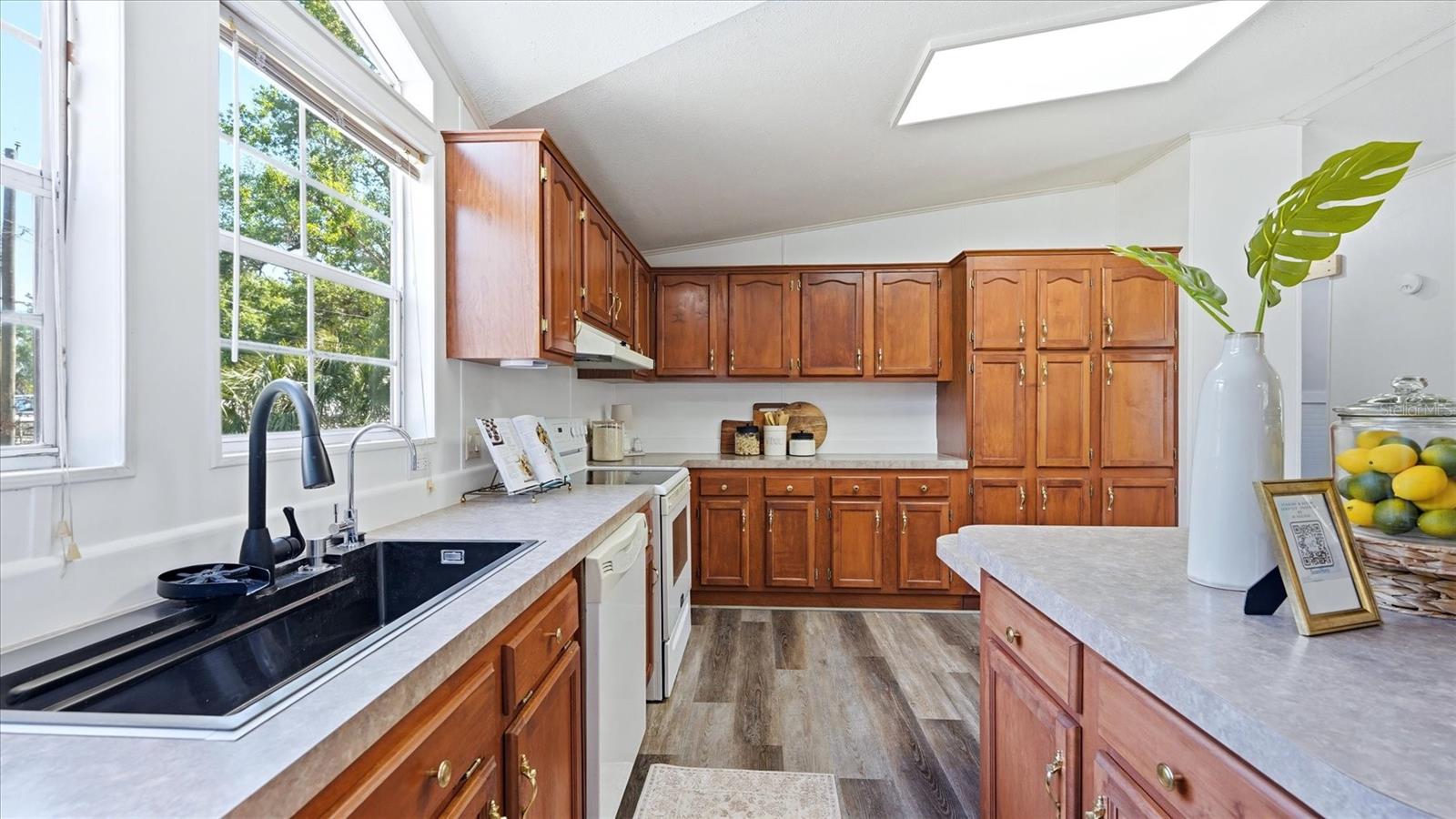 6125 SHIRLEY AVE, GIBSONTON, FL, 33534